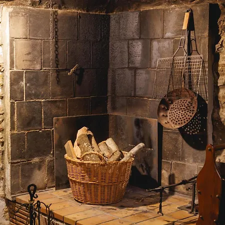 Bravissimo 1593, Medieval Charm Apartment *