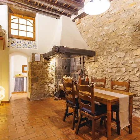Bravissimo 1593, Medieval Charm Apartment