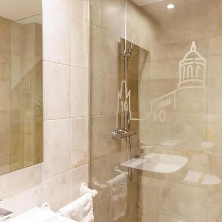 Bravissimo 1593, Medieval Charm Apartment *