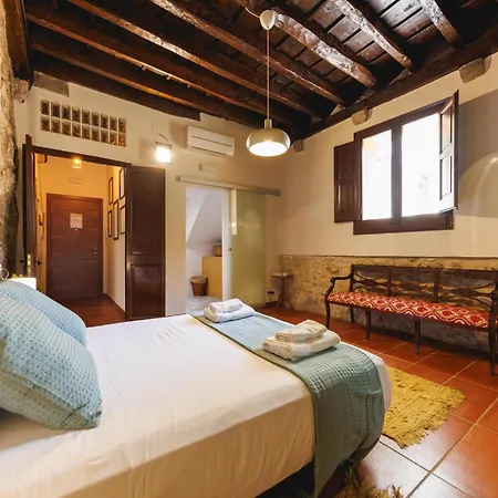 Bravissimo 1593, Medieval Charm Apartment *